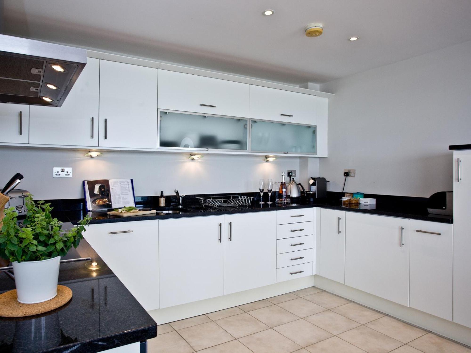 The Penthouse Bay View Apartment Westward Ho!  Bagian luar foto